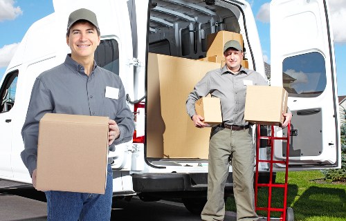 Flexible short-term storage facility for homes and businesses